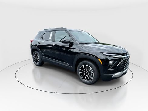 New 2026 Chevrolet TrailBlazer LT w/ LT Cold Weather Package FWD image 2