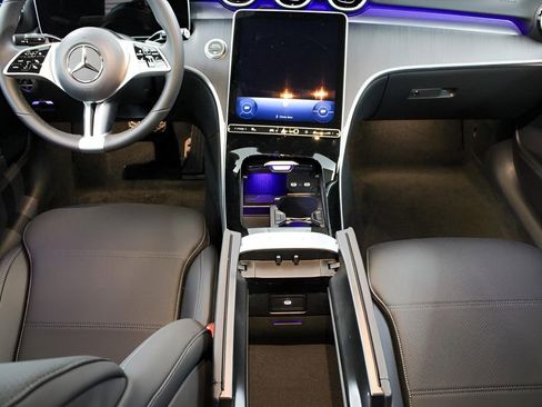 Used 2025 Mercedes-Benz C 300 Sedan image 26