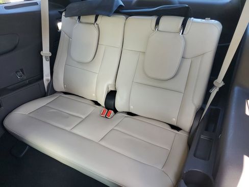 Used 2020 Ford Explorer Platinum w/ Premium Technology Package image 18