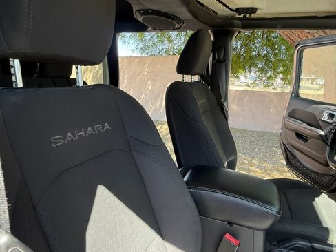 Used 2020 Jeep Wrangler Unlimited Sahara AWD/4WD image 21