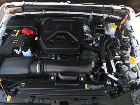 Used 2025 Jeep Wrangler Sahara w/ Safety Group image 24