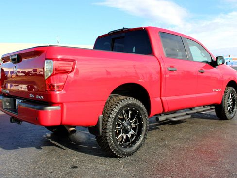 Used 2022 Nissan Titan SV w/ SV Convenience Package image 4