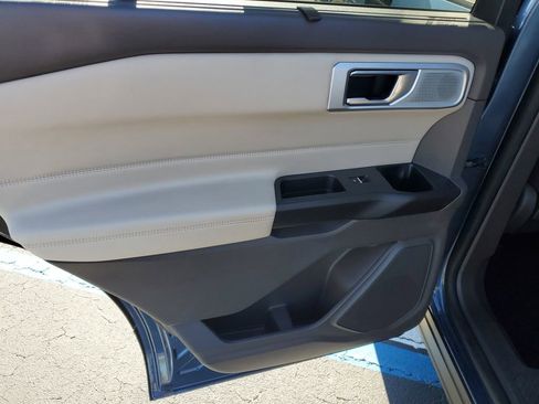 Used 2020 Ford Explorer Platinum w/ Premium Technology Package image 19