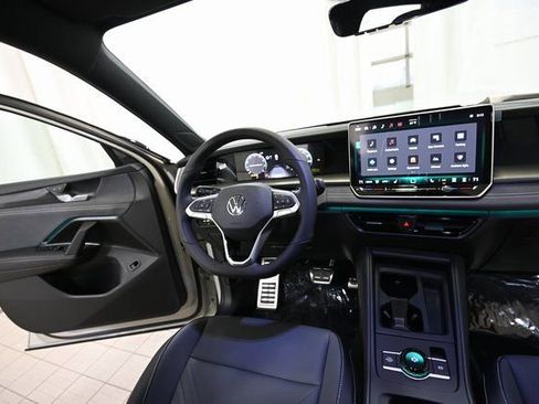 New 2026 Volkswagen Tiguan SE R-Line image 29