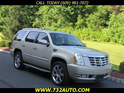 Used 2007 Cadillac Escalade AWD w/ Information Package image 3