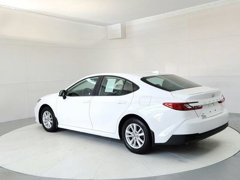 Used 2025 Toyota Camry LE AWD/4WD image 4