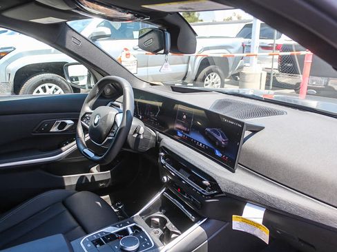 Used 2026 BMW 330i Sedan w/ Premium Package RWD image 15