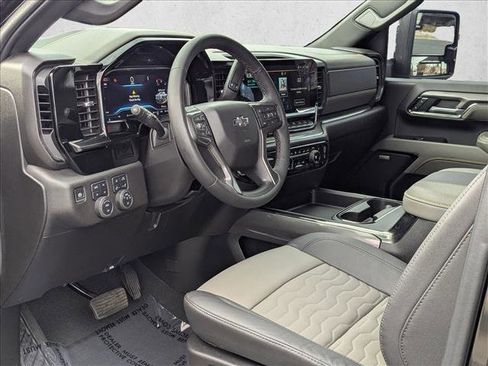 Used 2024 Chevrolet Silverado 2500 ZR2 image 9