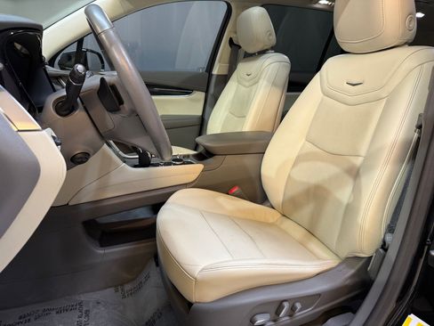 Used 2022 Cadillac XT6 Premium Luxury w/ Technology Package image 5