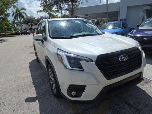 Certified 2024 Subaru Forester Premium AWD/4WD image 3