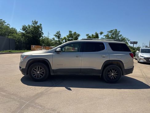 Used 2017 GMC Acadia SLT FWD image 2