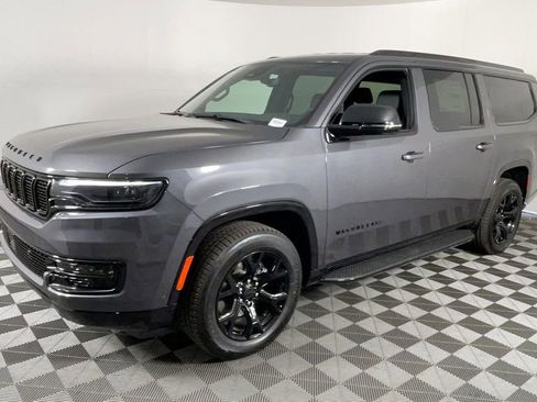 New 2025 Jeep Wagoneer L Series II image 8