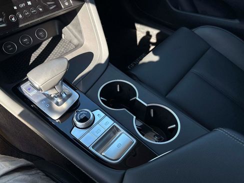 Used 2025 Genesis G70 2.5T image 26