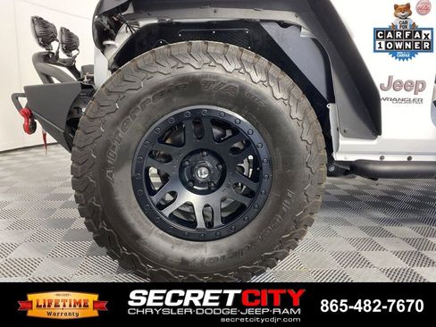 Used 2022 Jeep Wrangler Unlimited Rubicon AWD/4WD image 9