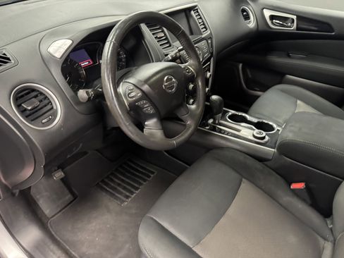 Used 2017 Nissan Pathfinder SV w/ SV Cold Weather Package image 9