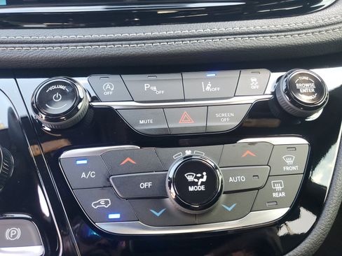 New 2026 Chrysler Pacifica Select image 15