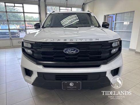 Certified 2025 Ford Expedition Active RWD image 3