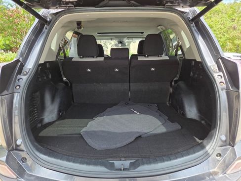 Used 2018 Toyota RAV4 XLE FWD image 20