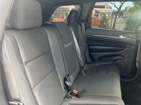 Used 2019 Jeep Grand Cherokee Laredo AWD/4WD image 28