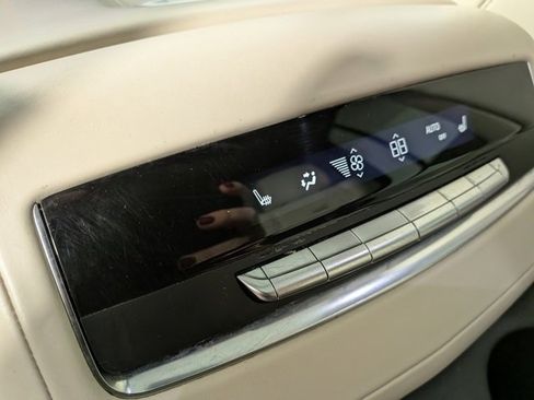 Certified 2021 Cadillac Escalade ESV Sport Platinum image 29