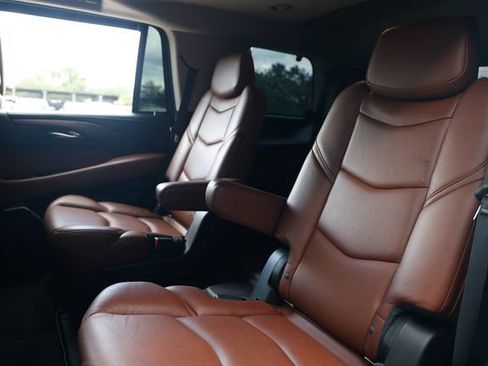 Used 2018 Cadillac Escalade Premium Luxury RWD image 11