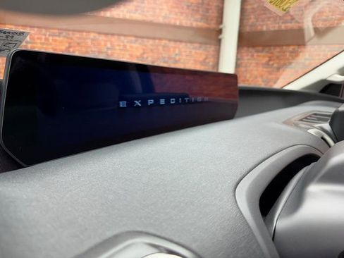 New 2025 Ford Expedition Active image 9