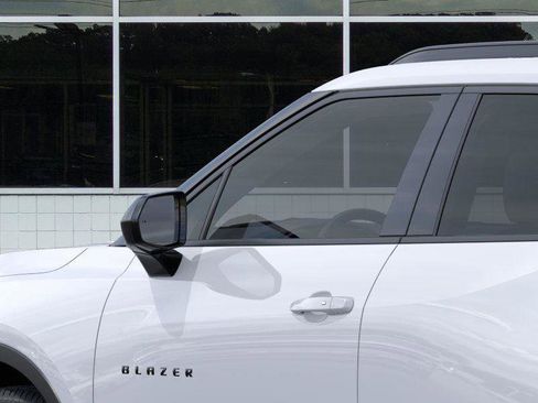 New 2025 Chevrolet Blazer LT image 12