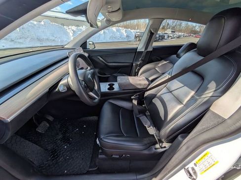 Used 2022 Tesla Model Y Long Range image 22