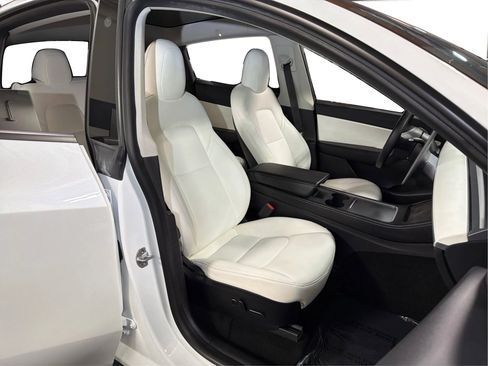 Used 2021 Tesla Model Y Long Range image 25