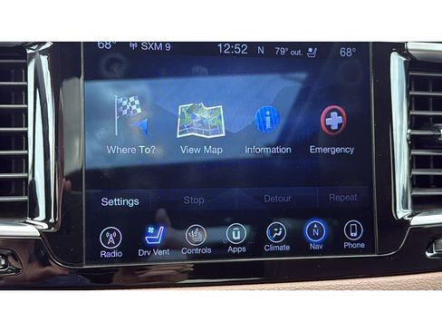 Used 2017 Chrysler Pacifica Limited w/ Advanced Safetytec Group FWD image 22