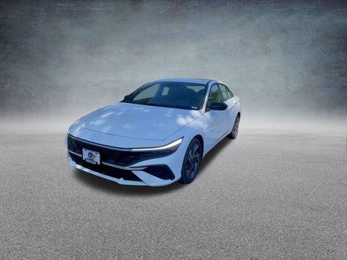 Used 2025 Hyundai Elantra SEL image 8