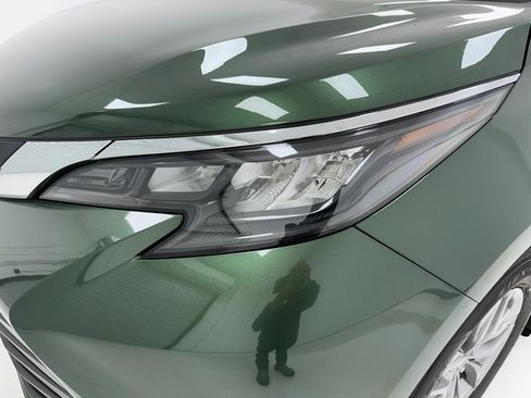 New 2026 Toyota Sienna XLE image 6