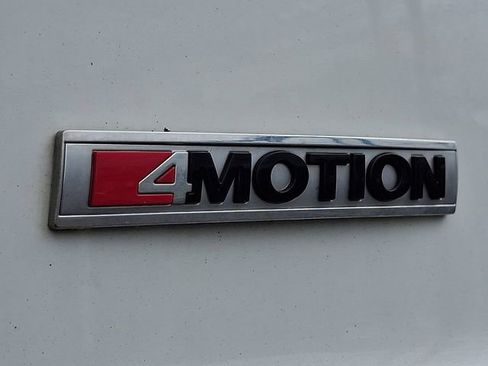 Used 2022 Volkswagen Atlas Cross Sport SEL R-Line AWD/4WD image 32