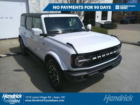 Used 2023 Ford Bronco Outer Banks AWD/4WD image 1