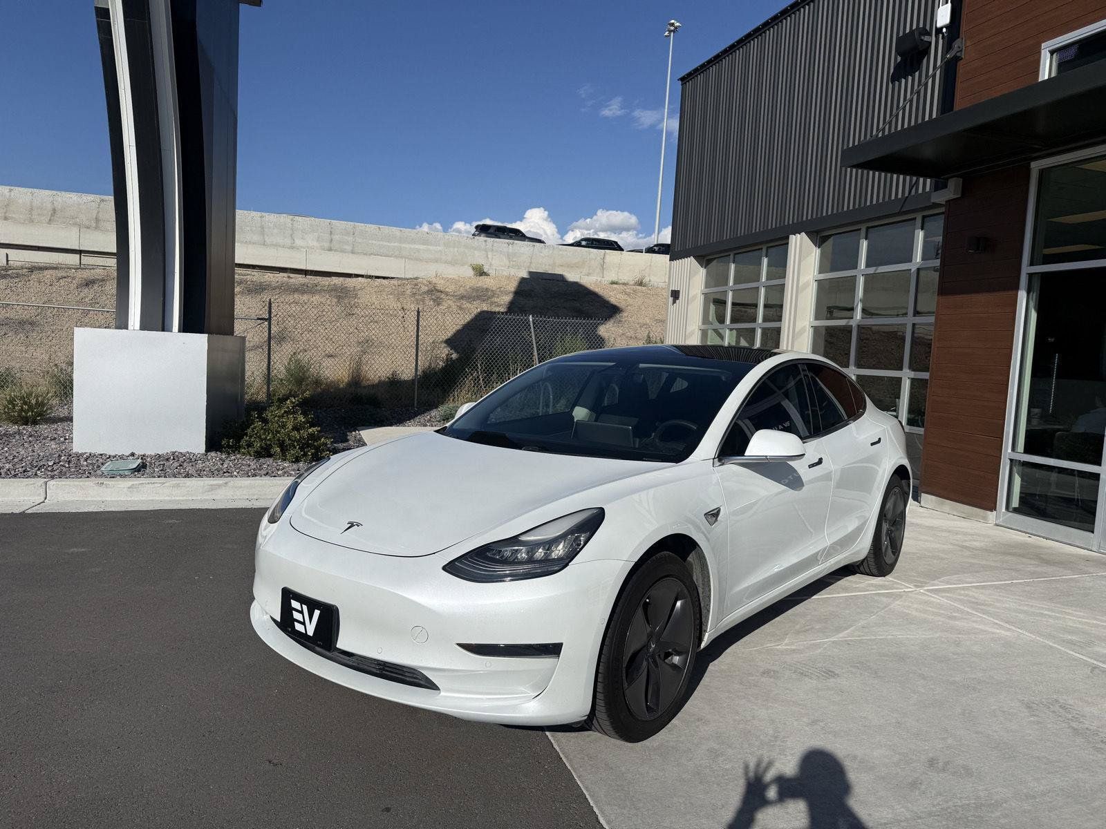 Used 2019 Tesla Model 3 Standard Range Plus RWD image 4