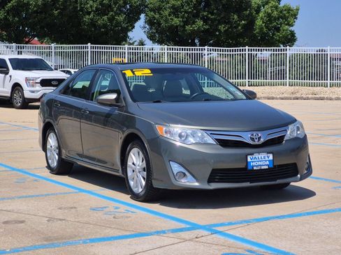 Used 2012 Toyota Camry XLE w/ Leather Pkg FWD image 4