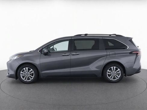 Used 2025 Toyota Sienna XLE w/ XLE Plus Package AWD/4WD image 6