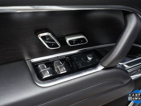 Used 2023 Land Rover Range Rover SE image 3