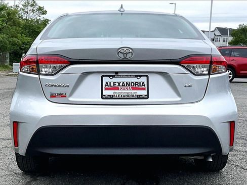 Used 2025 Toyota Corolla LE FWD image 4