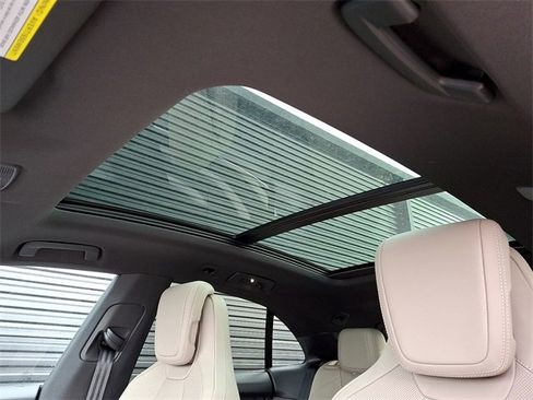 New 2025 Porsche Macan 4 Electric image 16