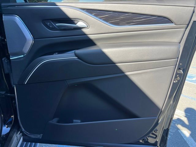 Used 2024 Cadillac Escalade ESV V w/ Heavy-Duty Trailer Package AWD/4WD image 32