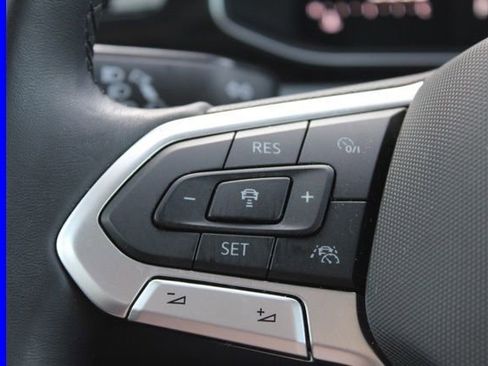 Used 2025 Volkswagen Jetta SE w/ Sunroof Package image 27