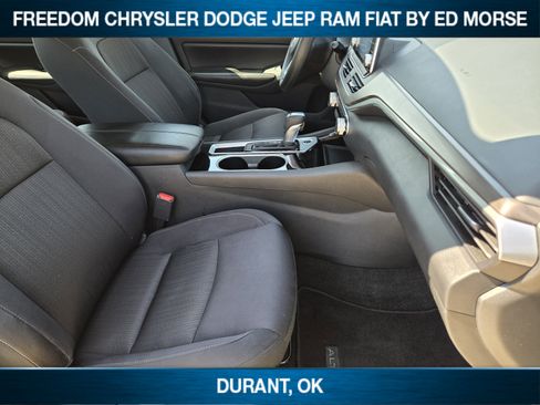 Used 2024 Nissan Altima 2.5 SV FWD image 9