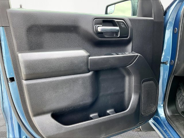Used 2024 Chevrolet Silverado 1500 Custom Trail Boss w/ Dark Appearance Package AWD/4WD image 9
