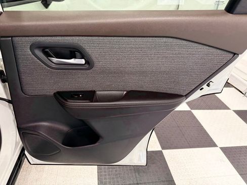 Used 2023 Nissan Rogue SV image 21