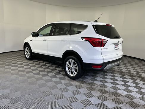Used 2019 Ford Escape SE image 3