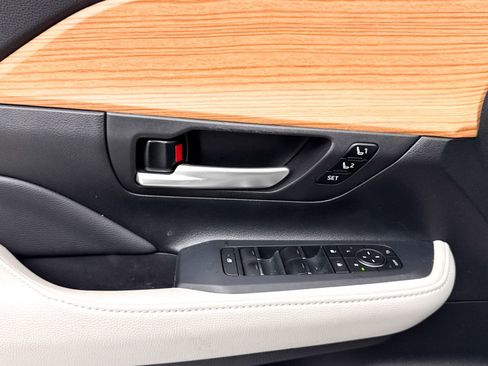 Used 2025 Toyota Grand Highlander Limited image 30