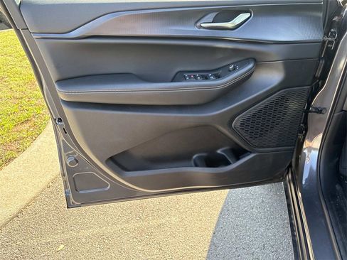 New 2025 Jeep Grand Cherokee L Altitude image 24