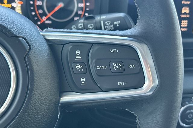 Used 2025 Jeep Wrangler Unlimited Sahara AWD/4WD image 28