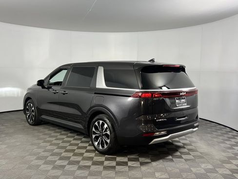 Used 2024 Kia Carnival EX image 8